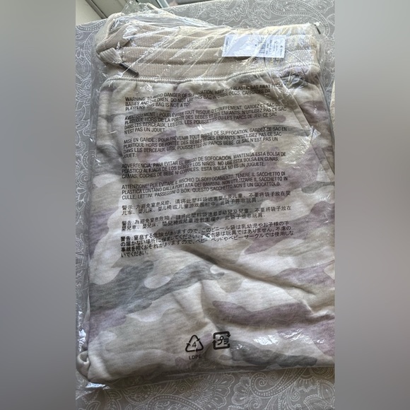 Old Navy Easy Vintage J Pink Camo Sweatpants - Picture 3 of 4